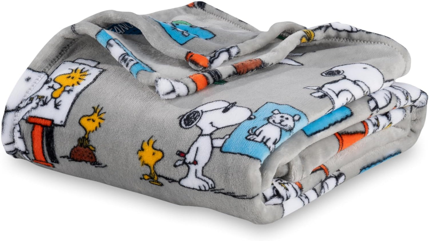 Cute Character Snoopy Plush Oversized Kids Throw Blanket, Christmas Comic Strip Colorized White (50In X 60In)