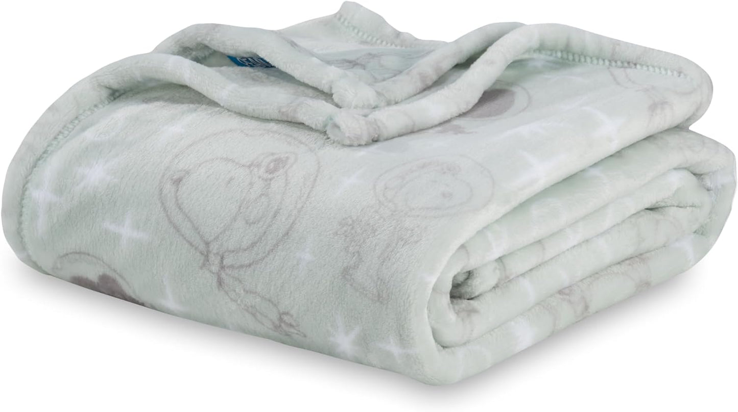 Cute Character Snoopy Plush Oversized Kids Throw Blanket, Christmas Comic Strip Colorized White (50In X 60In)