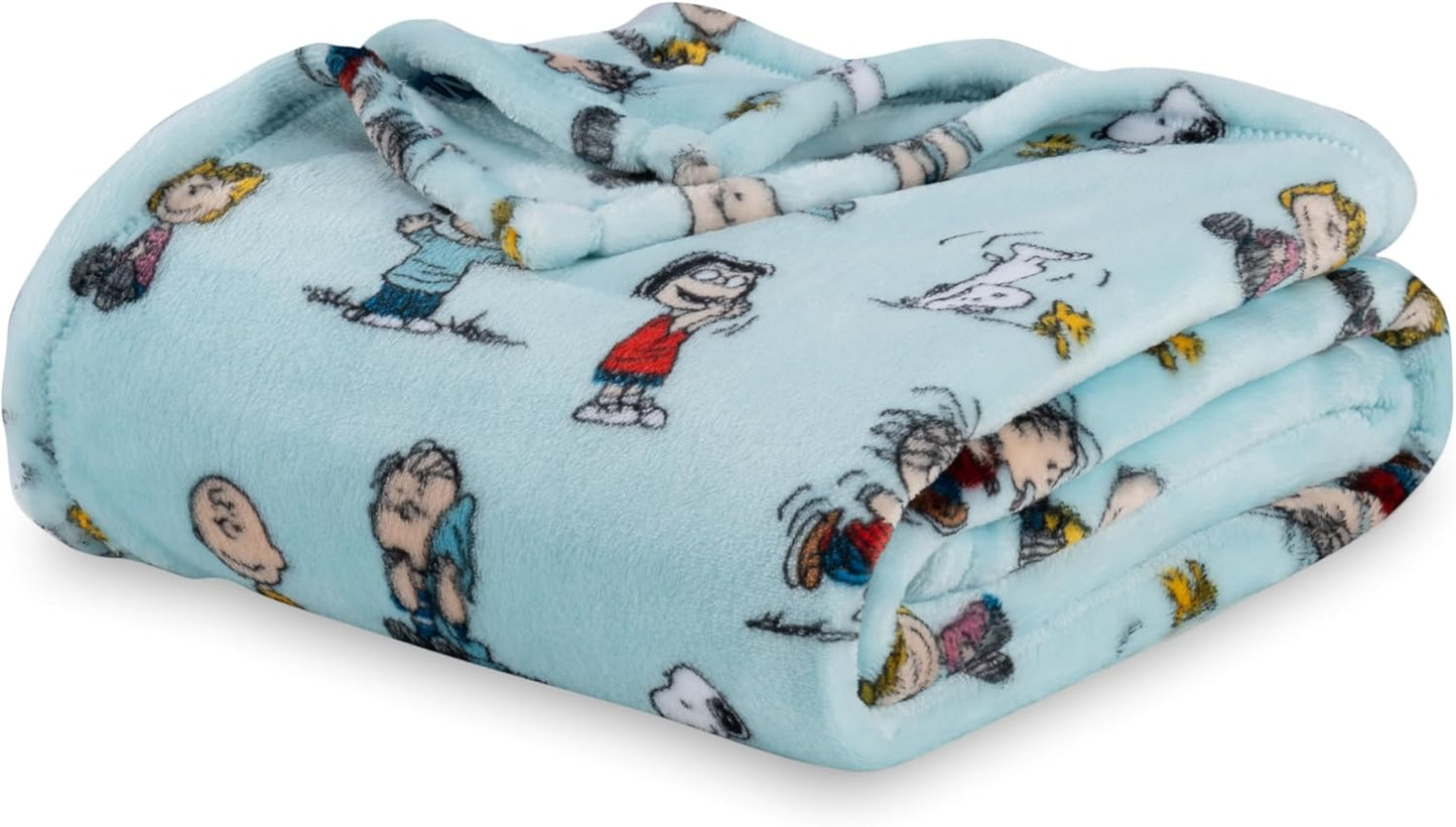 Cute Character Snoopy Plush Oversized Kids Throw Blanket, Christmas Comic Strip Colorized White (50In X 60In)