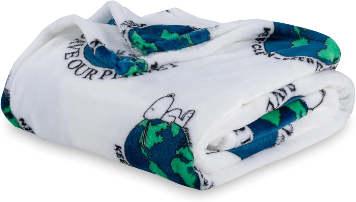 Cute Character Snoopy Plush Oversized Kids Throw Blanket, Christmas Comic Strip Colorized White (50In X 60In)