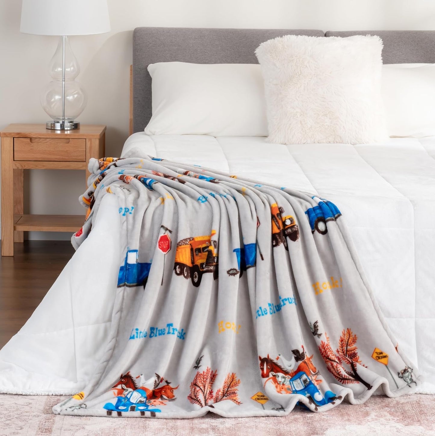 Cute Character Snoopy Plush Oversized Kids Throw Blanket, Christmas Comic Strip Colorized White (50In X 60In)