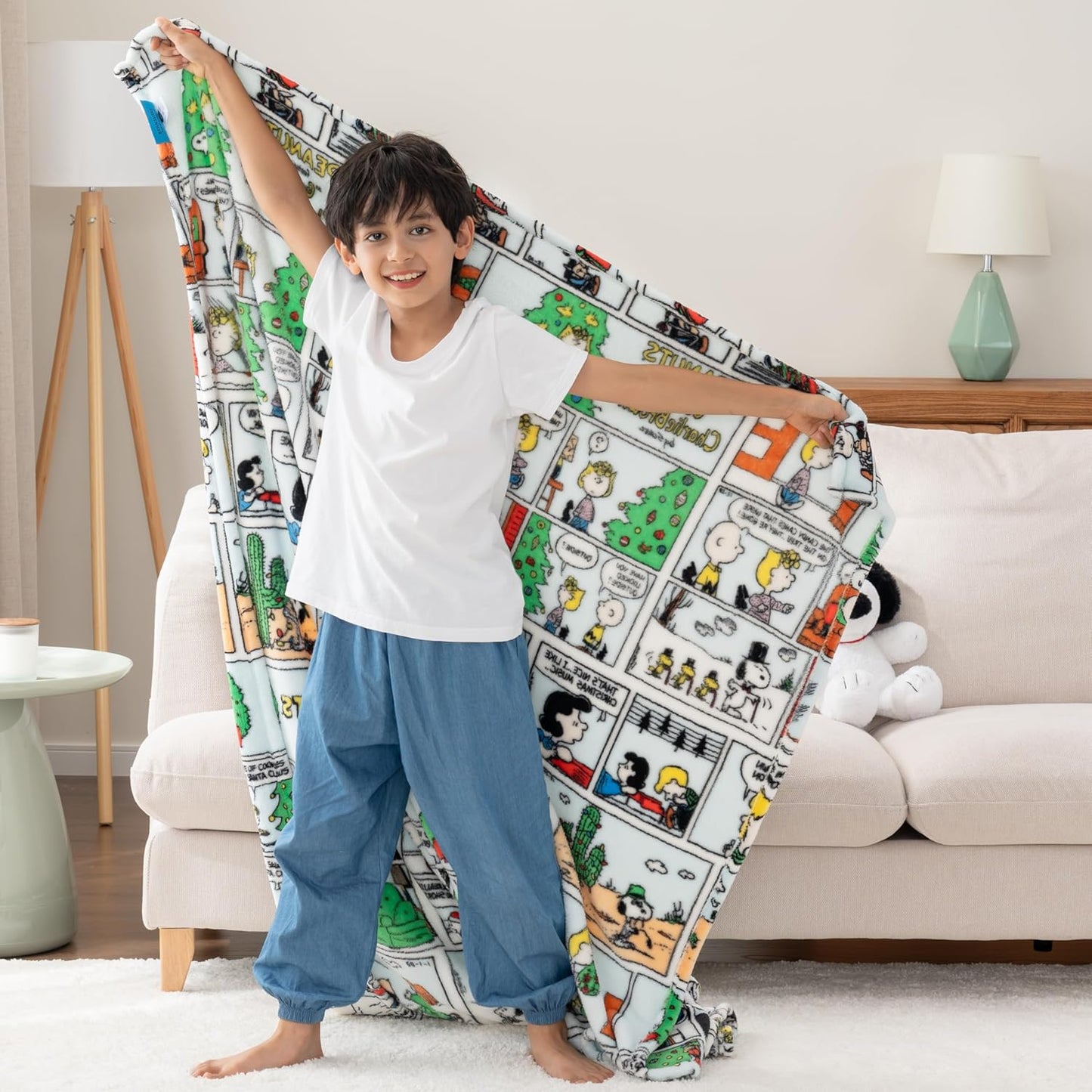 Cute Character Snoopy Plush Oversized Kids Throw Blanket, Christmas Comic Strip Colorized White (50In X 60In)