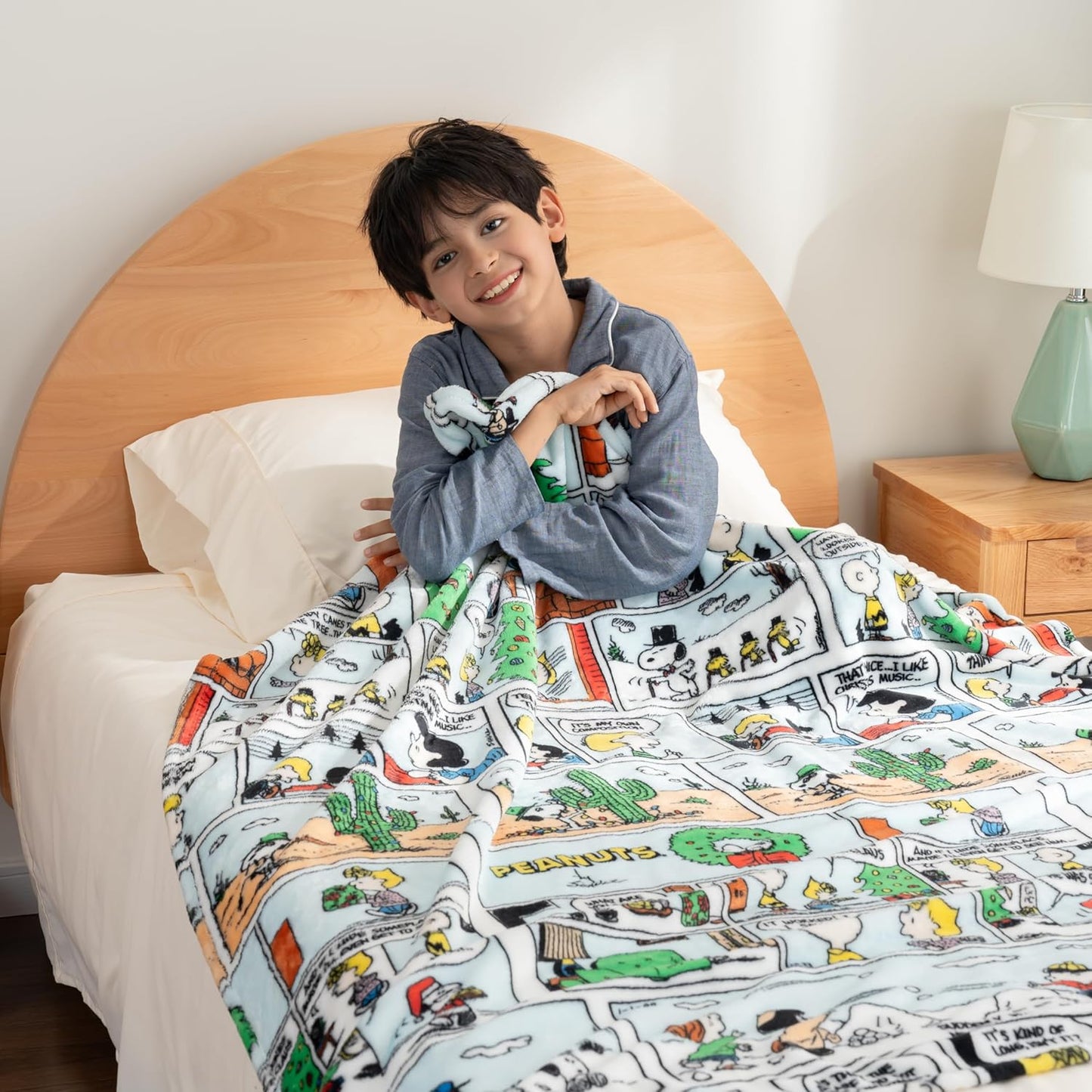 Cute Character Snoopy Plush Oversized Kids Throw Blanket, Christmas Comic Strip Colorized White (50In X 60In)