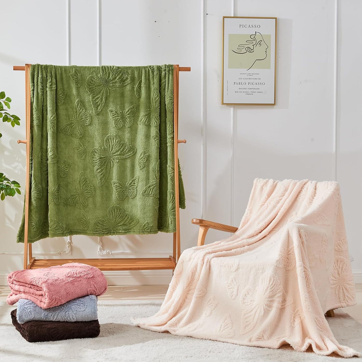 Throw Blankets with Butterfly,Soft Warm Blankets for Lover Mom Father Friends Gifts Pets,Lightweight Fuzzy Blanket for Couch Sofa Bed(Pink,50"X60")