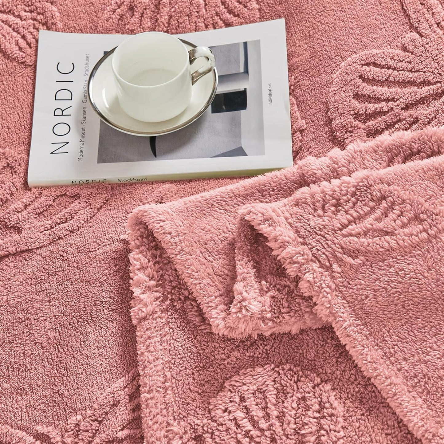 Throw Blankets with Butterfly,Soft Warm Blankets for Lover Mom Father Friends Gifts Pets,Lightweight Fuzzy Blanket for Couch Sofa Bed(Pink,50"X60")
