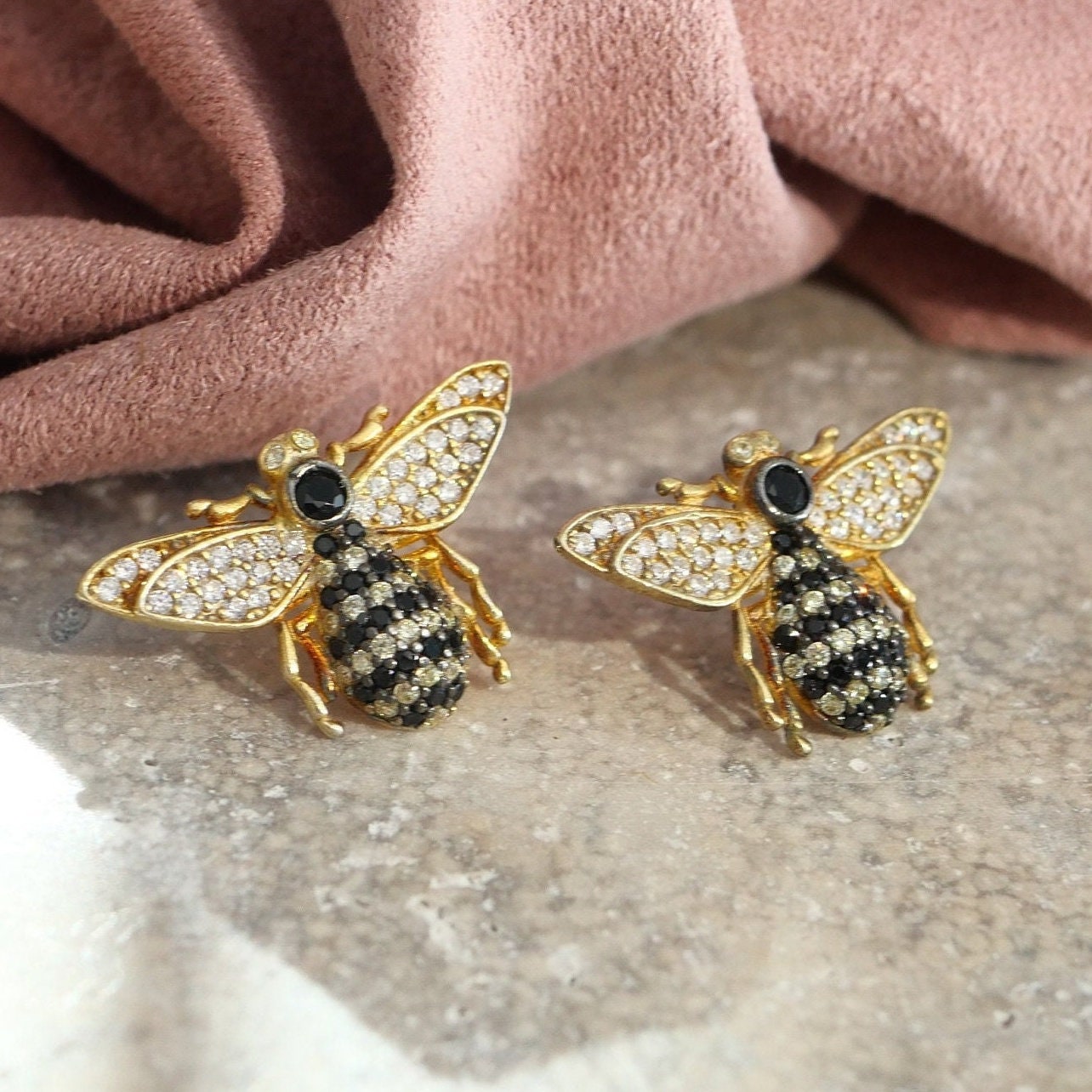 Minimalist Bee Earrings, Bumblebee Earrings, Earrings, Bee Jewelry, , Honeybee Earrings, Animal Jewelry, Gift for Her Mom