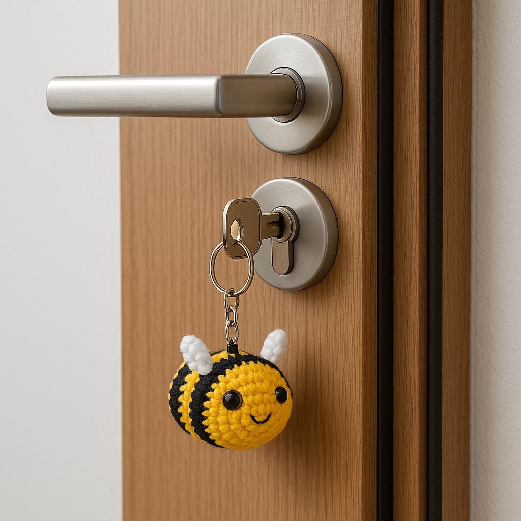 Handmade Crochet Bee Keychain – Cute Amigurumi Bag Charm – Bumblebee Gift – Car Mirror Accessory – Bee Lover Gift