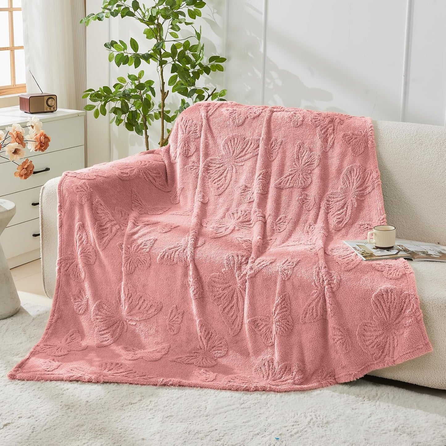 Throw Blankets with Butterfly,Soft Warm Blankets for Lover Mom Father Friends Gifts Pets,Lightweight Fuzzy Blanket for Couch Sofa Bed(Pink,50"X60")