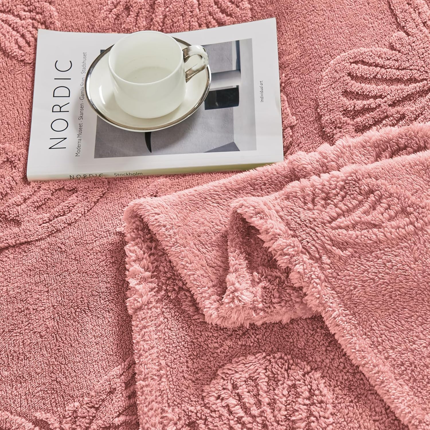 Throw Blankets with Butterfly,Soft Warm Blankets for Lover Mom Father Friends Gifts Pets,Lightweight Fuzzy Blanket for Couch Sofa Bed(Pink,50"X60")