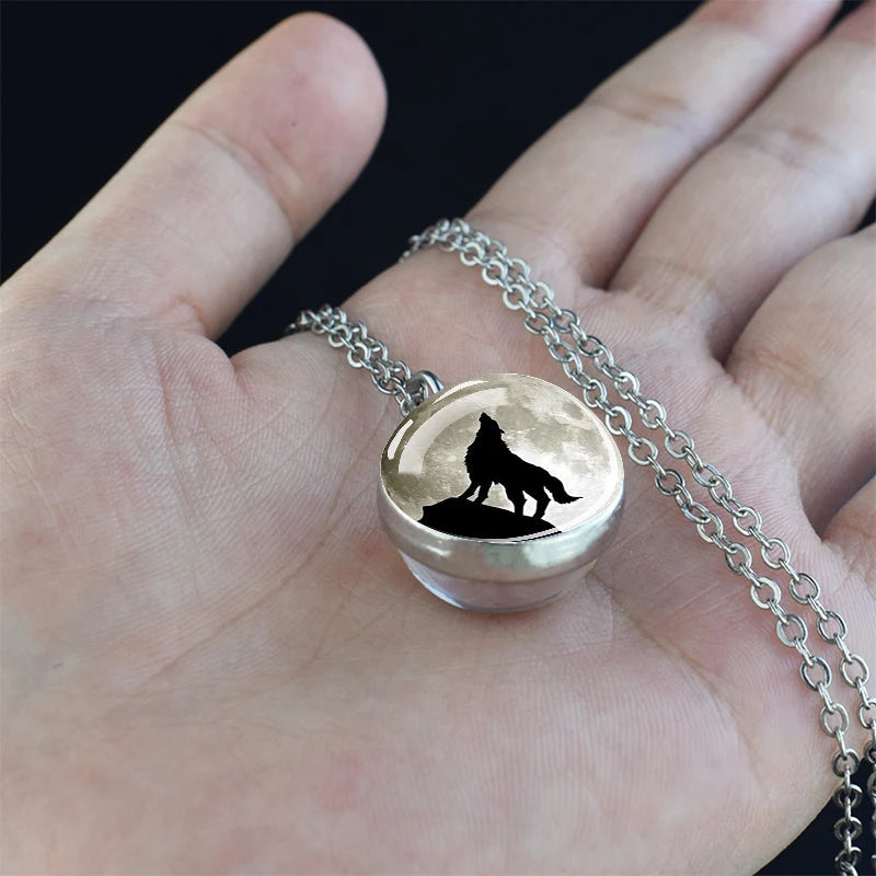 Men Fashion Wolf Necklace Wolf Head Glass Ball Pendant with Silver Color Chain Necklace Fantasy Jewelry
