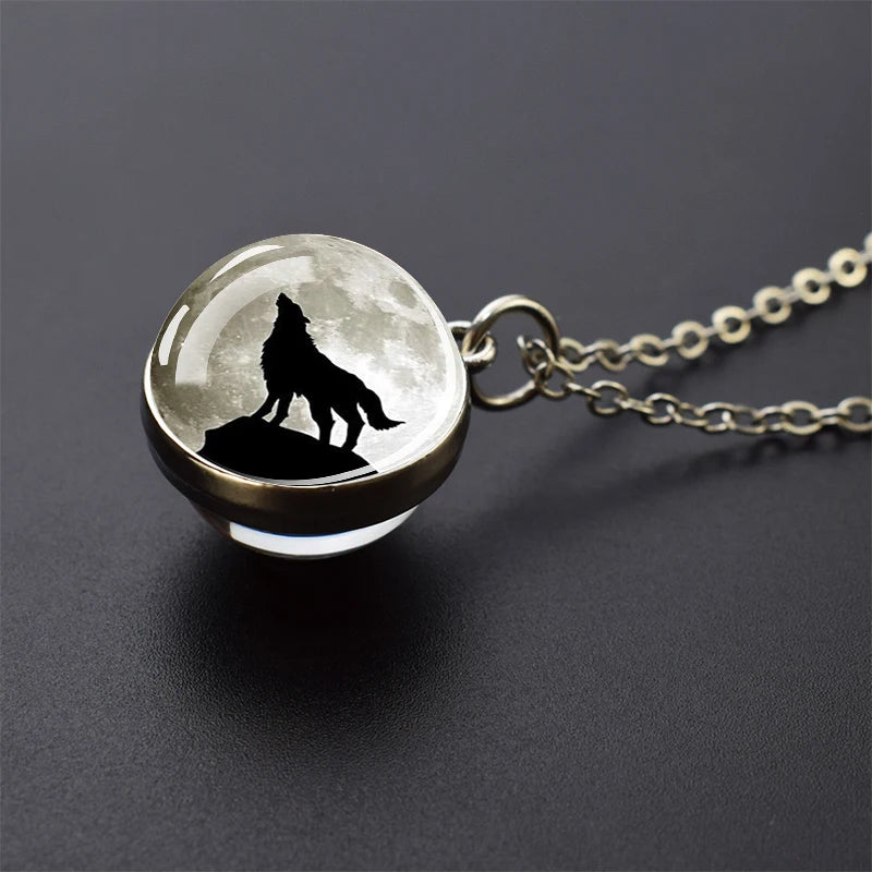 Men Fashion Wolf Necklace Wolf Head Glass Ball Pendant with Silver Color Chain Necklace Fantasy Jewelry