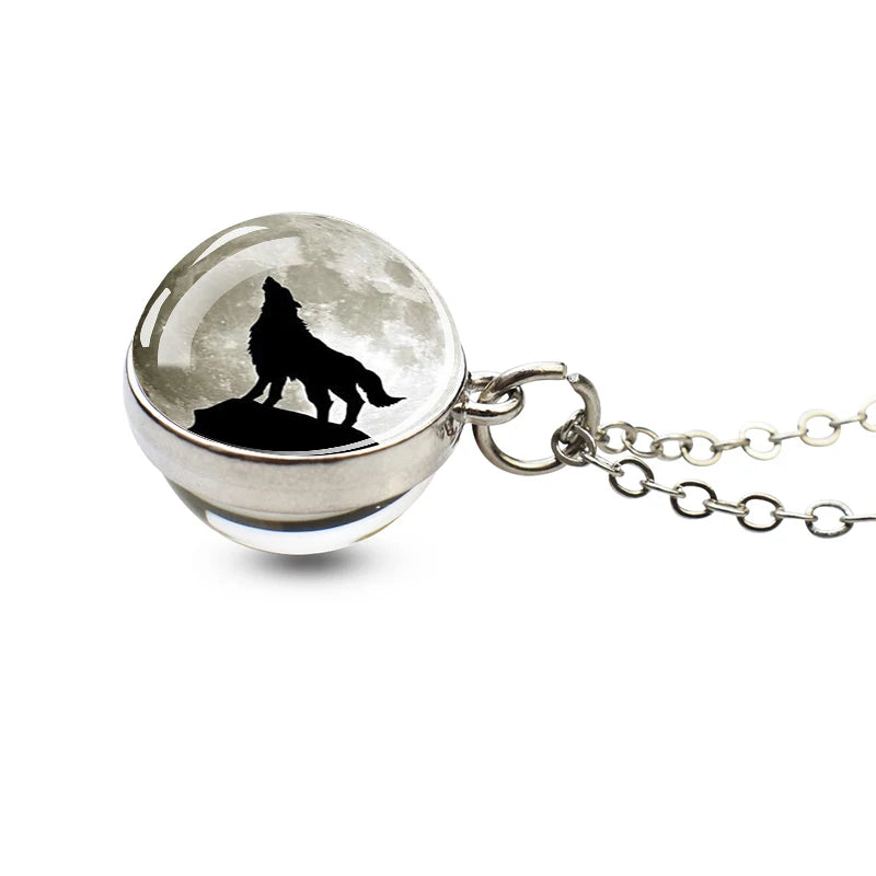 Men Fashion Wolf Necklace Wolf Head Glass Ball Pendant with Silver Color Chain Necklace Fantasy Jewelry