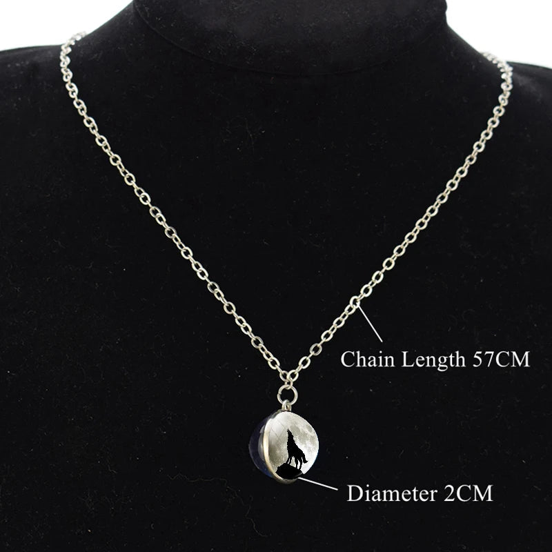 Men Fashion Wolf Necklace Wolf Head Glass Ball Pendant with Silver Color Chain Necklace Fantasy Jewelry