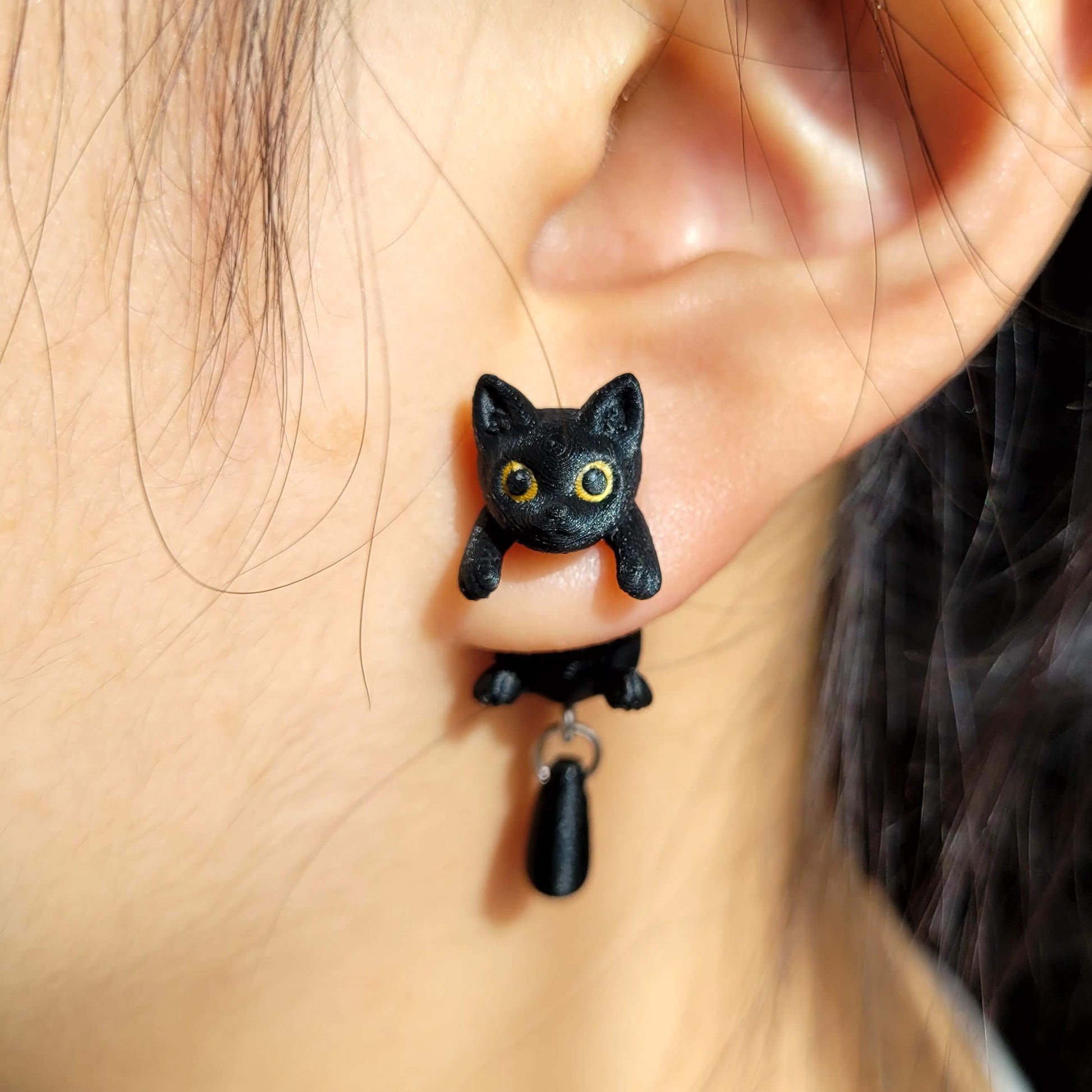 Cute Hanging Cat Earrings – Dangle Earrings with Toe Beans – Fun Gift for Cat Lovers & Pet Owners