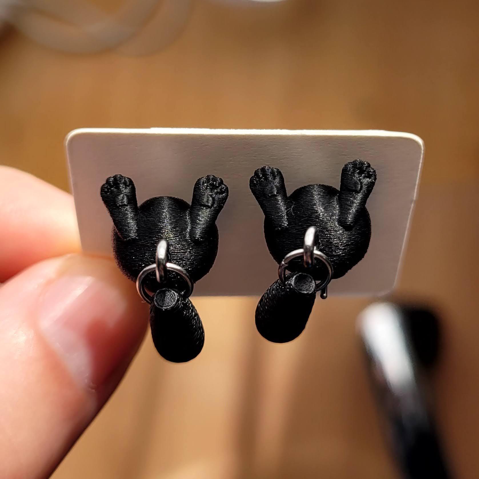 Cute Hanging Cat Earrings – Dangle Earrings with Toe Beans – Fun Gift for Cat Lovers & Pet Owners
