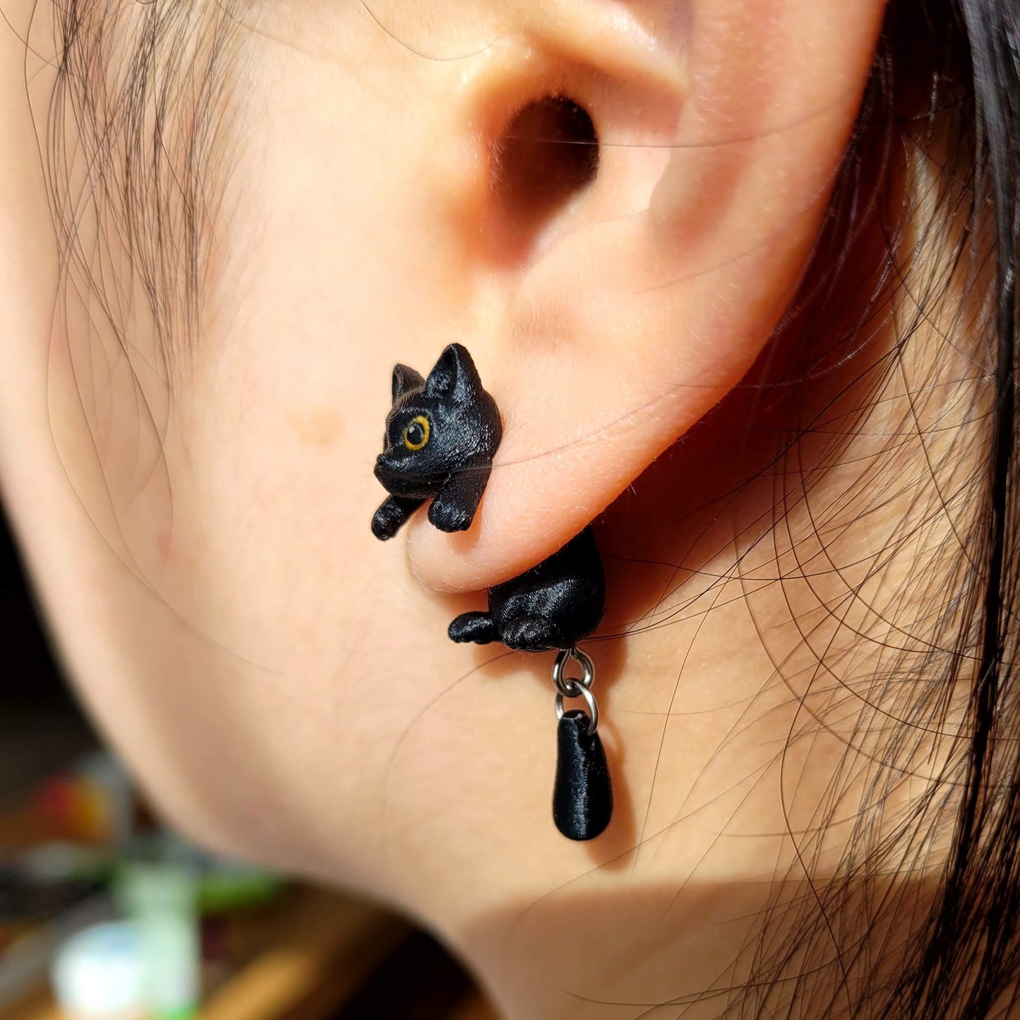 Cute Hanging Cat Earrings – Dangle Earrings with Toe Beans – Fun Gift for Cat Lovers & Pet Owners